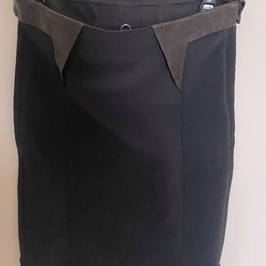 stretch skirt with leather details. Size S. US 4